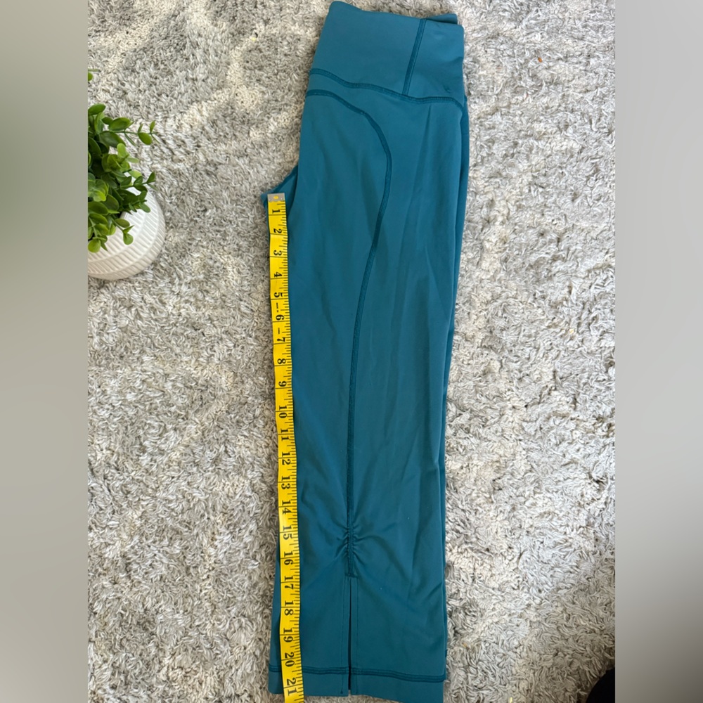 Lululemon Gather and Crow Cropped Leggings 21” - Picture 7 of 9